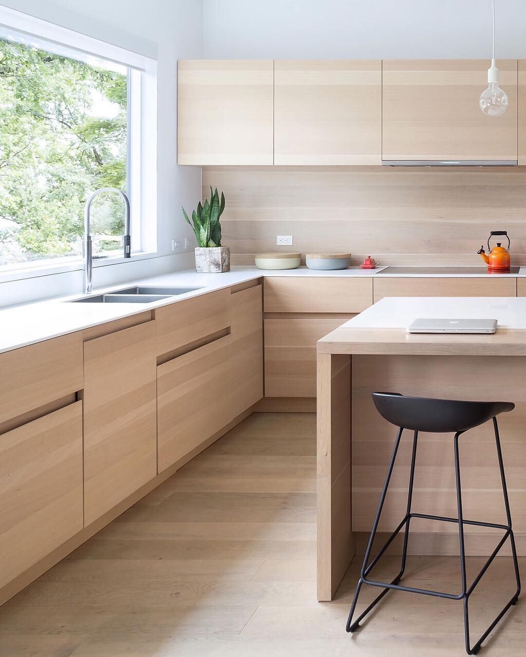 Kitchen cabinet